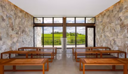 Viva com exclusividade no Vinhas Flamboyant: Lote de 328,98 m² à venda.