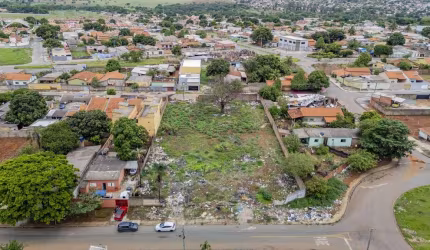 Terreno comercial à venda, com 484 m² de área total e localização estratégica