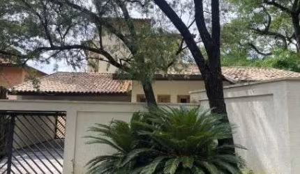 **Casa de condomínio dos sonhos para alugar no Bairro das Palmeiras!**