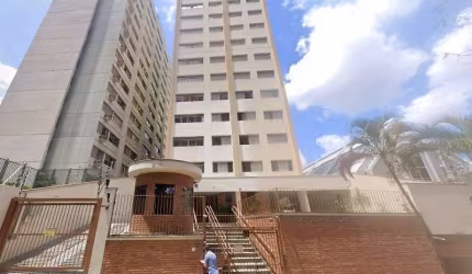 **Viva no melhor do Centro! Apê amplo com 3 banheiros e 1 vaga**
