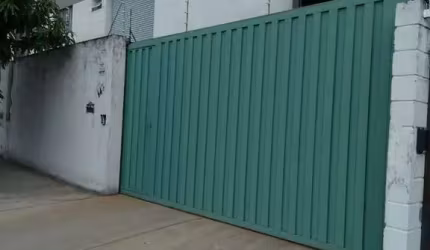 **Amplo armazém no Via Norte com 220m² e ótima localização!**