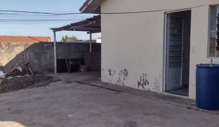 **Oportunidade! Casa ampla com quintal e garagem na Vila Industria SO A VISTAl**