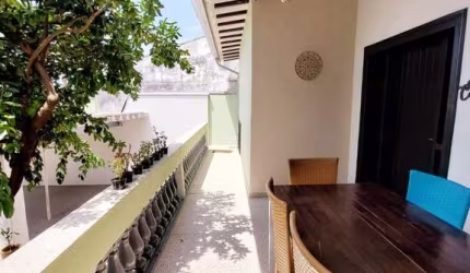 **Casa térrea com quintal amplo e 2 vagas no Santa Genebra!**