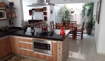 Ótima oportunidade com moveis planejados.