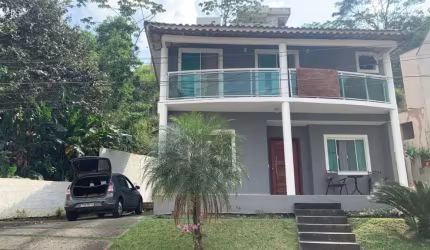 Casa de Alto Padrão em Condomínio Fechado  Segurança, Conforto e Lazer Completo!