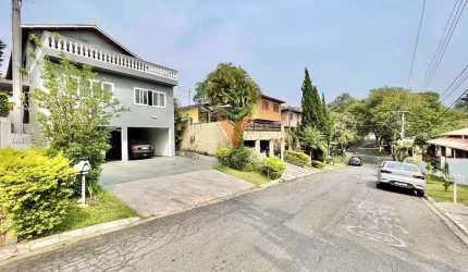 Sobrado à venda, 4 quartos, 2 suítes, 3 banheiros, 5 vagas, 350m², Condomínio Jardim das Flores, Co