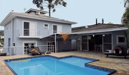Sobrado à venda, 4 quartos, 3 suítes, 5 banheiros, 6 vagas, 400m² Golf Gardens, Carapicuíba, SP