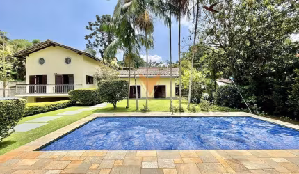 Sobrado à venda, 4 suítes, 6 banheiros, 8 vagas, 413m², Miolo da Granja Viana, Cotia, SP