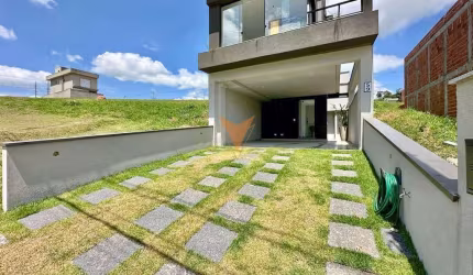 Sobrado no Cond. Terra Nobre  - Casa Zero Km! Exuberante, 3 Dormitórios, 1 Suíte, Diferenciada e Pr