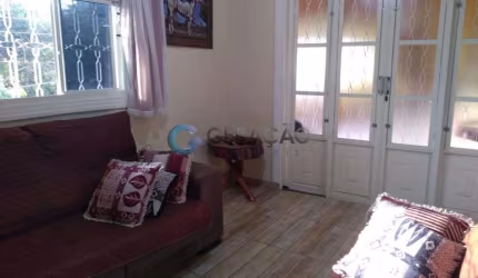 Sobrado com 02 Dorm. sendo 01 Suíte com 250 m² no Bosque