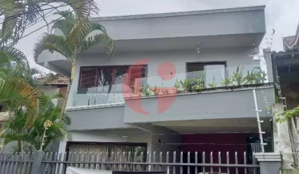 Casa para venda com 04 quartos e 04 vagas de garagem - 270m² no bairro Jardim Esplanada