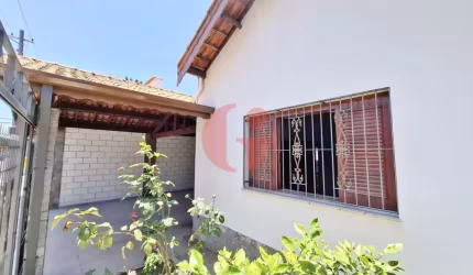 Casa/Comércio no Centro de Jacareí / Atrás do Parque dos Eucaliptos A VENDA