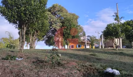 Sítio encantador à venda em Paraisópolis, com 13 alqueires e uma vista deslumbrante para a Pedra do Baú, famoso ponto turístico de São Bento do Sapucaí.