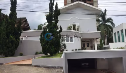 Sobrado em Condomínio Fechado de 05 Dorm. e 04 Suítes - 530,00m² no Jardim Aquarius