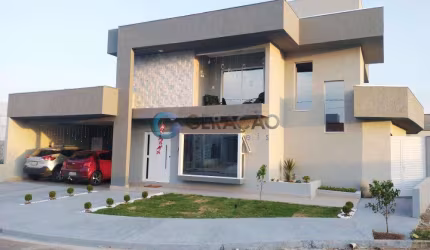 Casa em Condomínio com 03 Dorm. - 236m² em Caçapava