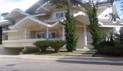 CASA EM CONODMINIO FECHADO- AQUARIUS V