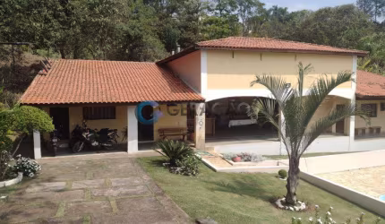 Chácara para venda de 5000 M² com 5 dormitórios  em Guararema