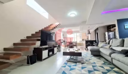 Sobrado em condomínio para venda com 03 quartos e 03 vagas de garagem - 253m² no bairro Urbanova