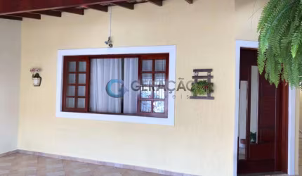 Sobrado de 03 Dorm. - 210,64m² de área construída em Caçapava