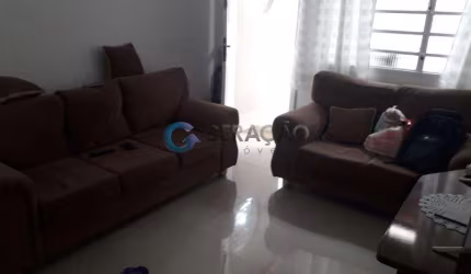 Casa térrea reformada de 02 Dorm. - 80,00m² no Jardim das Industrias