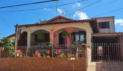 Casa térrea com edícula e garagem para venda - 261m² no Jardim Satélite
