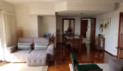 Apartamento de 4 Dorm. 192m²  no Centro