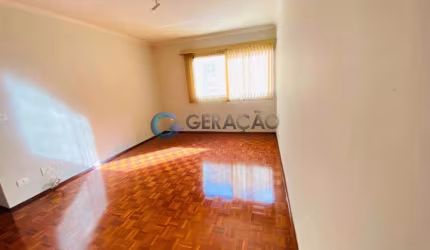 Apartamento para locação com 03 quartos e 01 vaga de garagem - 82m² no bairro Jardim São Dimas