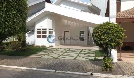 Sobrado em condomínio fechado para locação com 04 quartos (2 suítes) - 285m² no bairro Jardim Aquarius