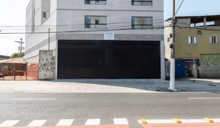 Você está em busca do espaço ideal para o seu negócio? Conheça esta loja ampla com 430m² disponível para locação!
