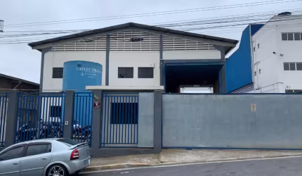 Galpão com 1.400 metros em área industrial ZUPI-1 - Próximo a Rodovia Indio Tibiriça