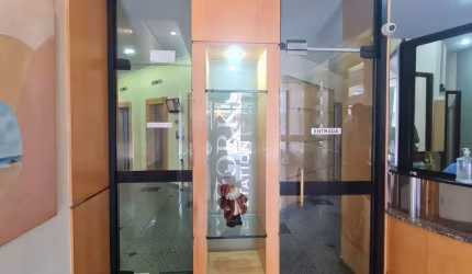 sala ampla, com recepção, bwc privativo, portaria presencial
