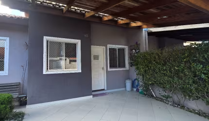 Casa de boneca, moveis, sol, plantas e segurança!