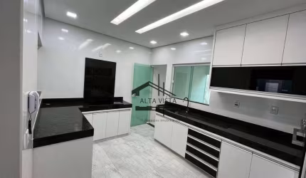 Casa com 3 dormitórios à venda, 140 m² por R$ 680.000 - Jardim Europa - Uberlândia/MG