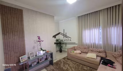 Casa com 3 dormitórios à venda, 200 m² por R$ 750.000,00 - Laranjeiras - Uberlândia/MG