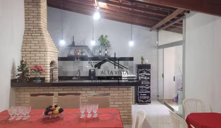 Casa com 3 dormitórios à venda, 190 m² por R$ 750.000 - Jardim Auroras - Uberlândia/MG
