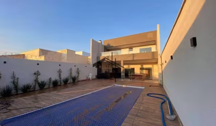 Excelente Casa estilo sobrado com 3 dormitórios à venda, 213 m² por R$ 1.099.000 - Shopping Park - Uberlândia/MG