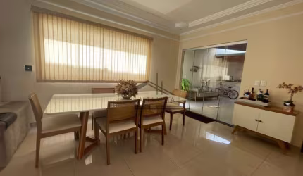 Casa com 3 dormitórios à venda, 235 m² por R$ 720.000,00 - Jardim Europa - Uberlândia/MG