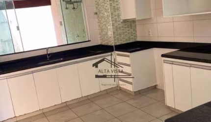 Casa com 3 dormitórios à venda, 106 m² por R$ 550.000,00 - Alto Umuarama - Uberlândia/MG