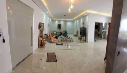Casa com 3 Suítes à venda, 355 m² por R$ 1.265.000 - Lidice - Uberlândia/MG