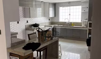 Casa com 3 dormitórios à venda, 230 m² por R$ 920.000 - Vigilato Pereira - Uberlândia/MG