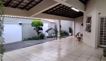 Casa com 3 dormitórios à venda, 176 m² por R$ 795.000 - Carajás - Uberlândia/MG