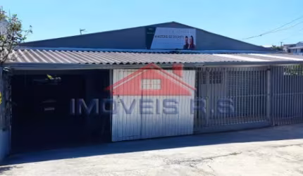 CASA COM SALA COMERCIAL NO BAIRRO IGUAÇU