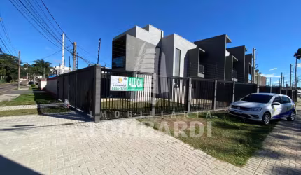 Sobrado com 3 quartos  para alugar, 100.00 m2 por R$3600.00  - Pinheirinho - Curitiba/PR