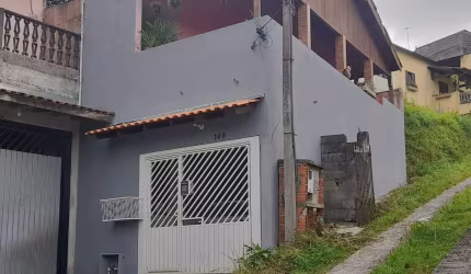 Casa em rua sem saida, gararagem para 3 carros.
