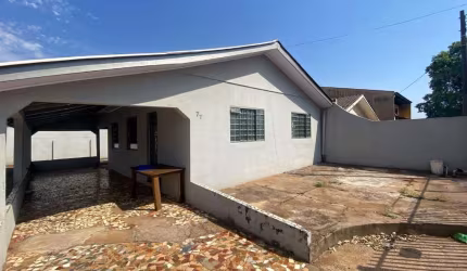 VENDE-SE casa em Londrina, com 250 m&#178;, com 3 dormits. no Bairro Luiz de Sá, REGIAO NORTE ? Aceita permuta de apartamento no centro.
