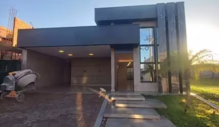 EXCELENTE Casa no Condomínio Bella Vitta de 250 m&#178; a VENDA (3 dormts. e 1 suíte), Pronta pra morar.