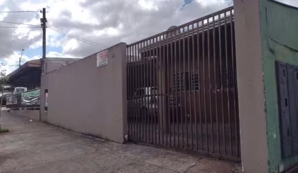 Vende-se casa e ponto comercial de 325 m&#178;