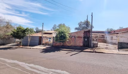 VENDE CASA DE 200 m2 área total NO ALTO DO CAFEZAL. Deixar telefone para que possamos entrar em contato.