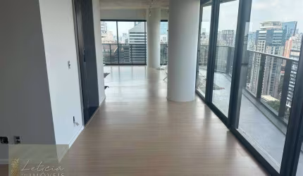 Apartamento com ampla sacada,no melhor ponto da vila Olimpia!