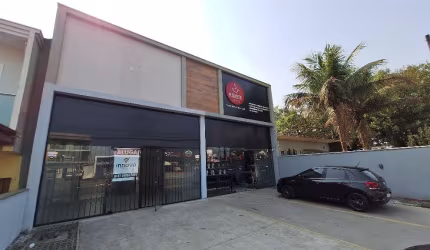 Alugo Sala Comercial Térrea com 105m2, C/ BWC,  ESTACIONAMENTO Bairro Guanabara, Joinville - SC